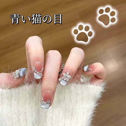 ブルーキャッツアイチークスタークラッシュ爽やかな白さ高級感のある手作りネイル