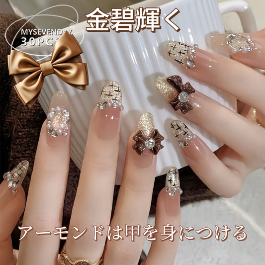 高級感のあるリボンが光るキャッツアイルック