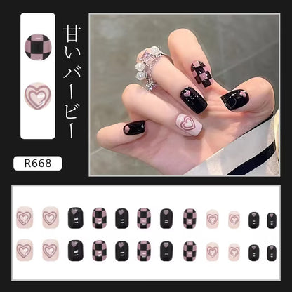 黒とピンクの碁盤のような愛のインパクトギャルは甘くてクールな雰囲気があり