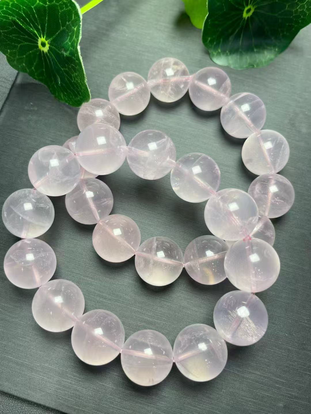 17mmピンク水晶のシングルストランドブレスレット