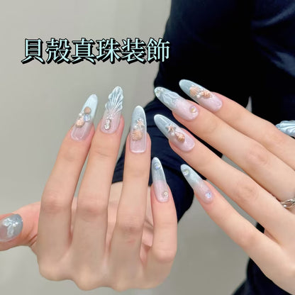 夏の浜の人魚の歌貝の真珠レンガの石の手を握って魚の尾を作ります漸変長楕円甲を着け