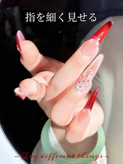 金持ちの令嬢の蝶ネクタイの猫の目の新しいモデルの秋と冬の赤い白を明らかにしますユニークなデザイン細長い甲を身に着けて