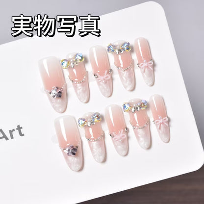 童話の粉の紗の氷透猫の目の頬紅のリボン飾り砕いたダイヤ甘くて優しい優雅な高級な長い楕円を身に着け