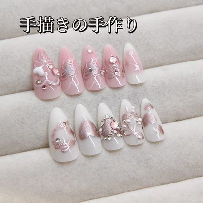 美少女手描きリボン砕いたダイヤが甘くてかわいい水滴形のネイルを飾り