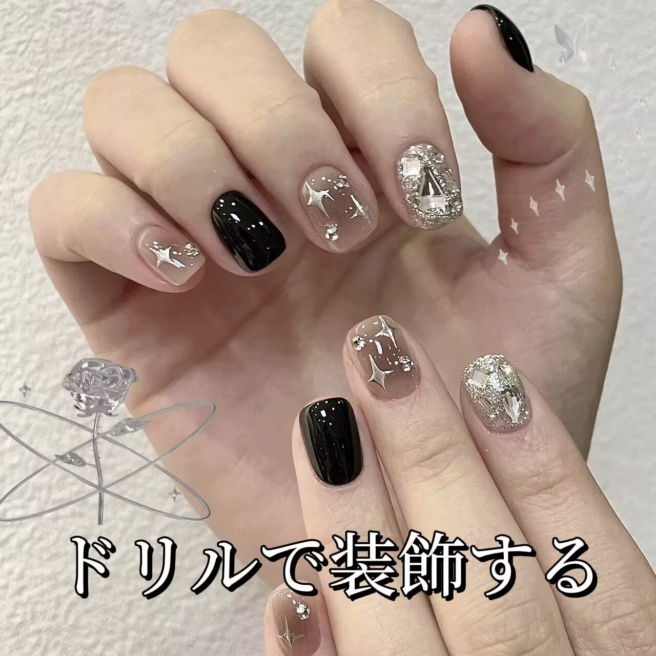 黒銀の星空の四芒星にめまいひらめきダイヤモンドを手でデザインして新しい短い台形を身に着け