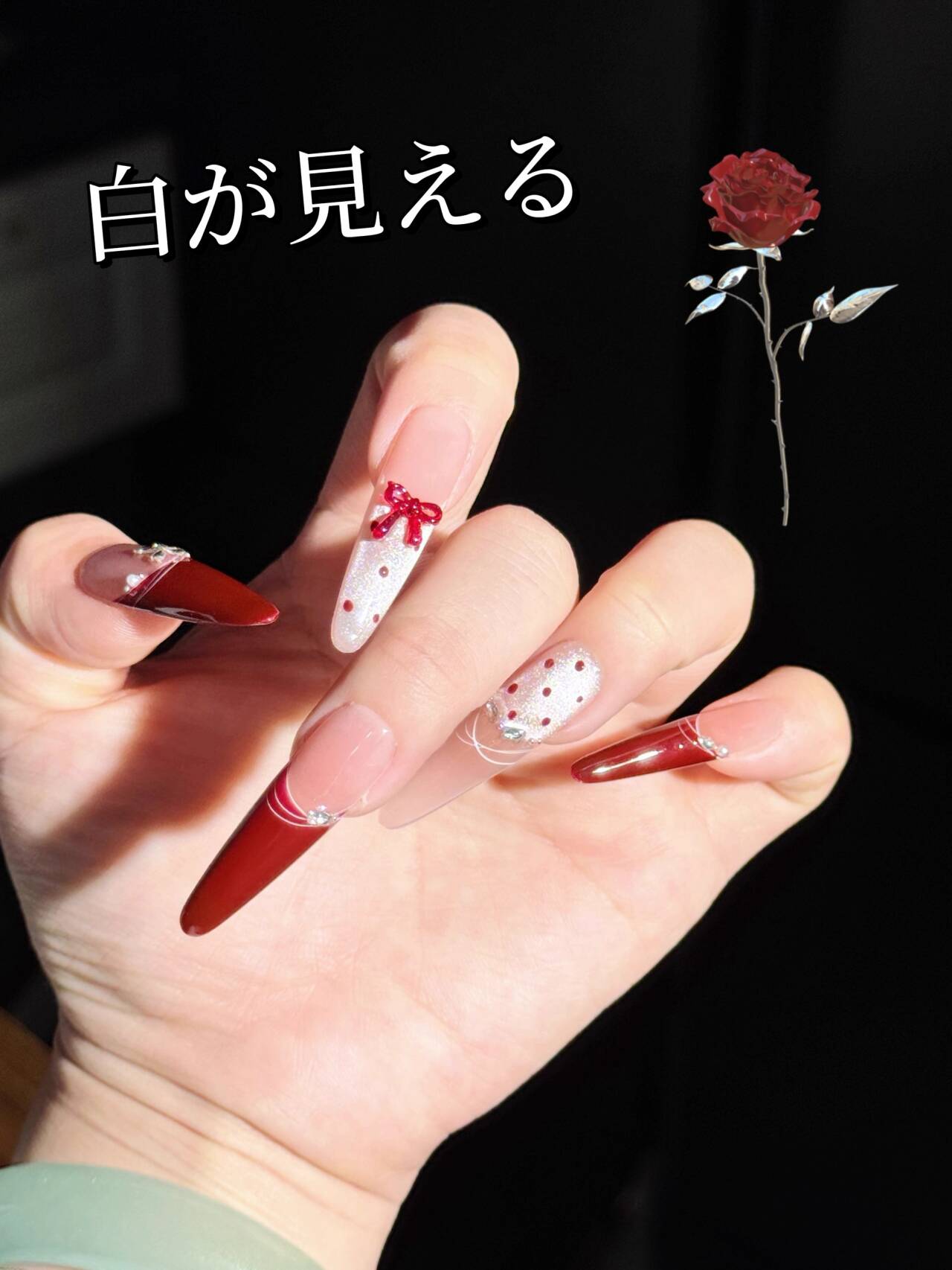 金持ちの令嬢の蝶ネクタイの猫の目の新しいモデルの秋と冬の赤い白を明らかにしますユニークなデザイン細長い甲を身に着けて