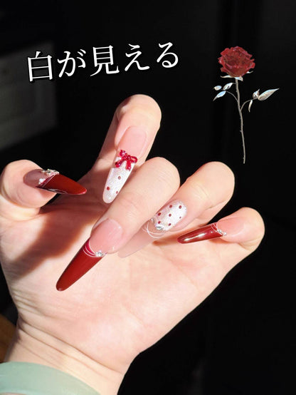 金持ちの令嬢の蝶ネクタイの猫の目の新しいモデルの秋と冬の赤い白を明らかにしますユニークなデザイン細長い甲を身に着けて