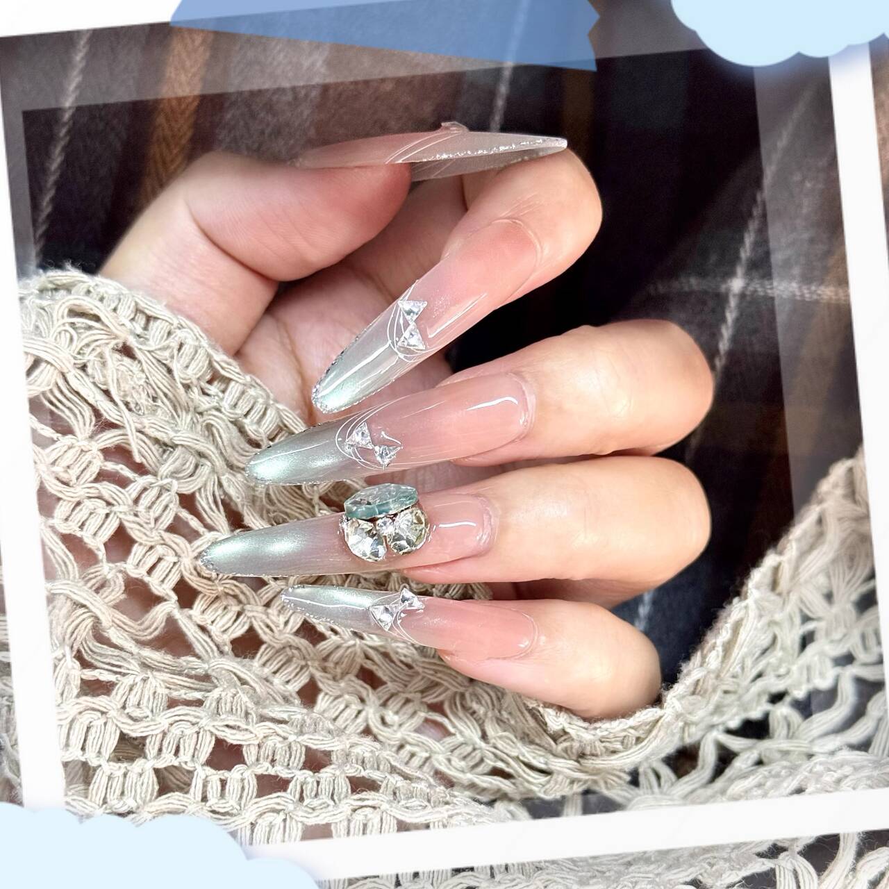 孔雀藍涙氷透頬紅純欲高級優雅な手彫りダイヤ細長款楕円を着て甲を着け