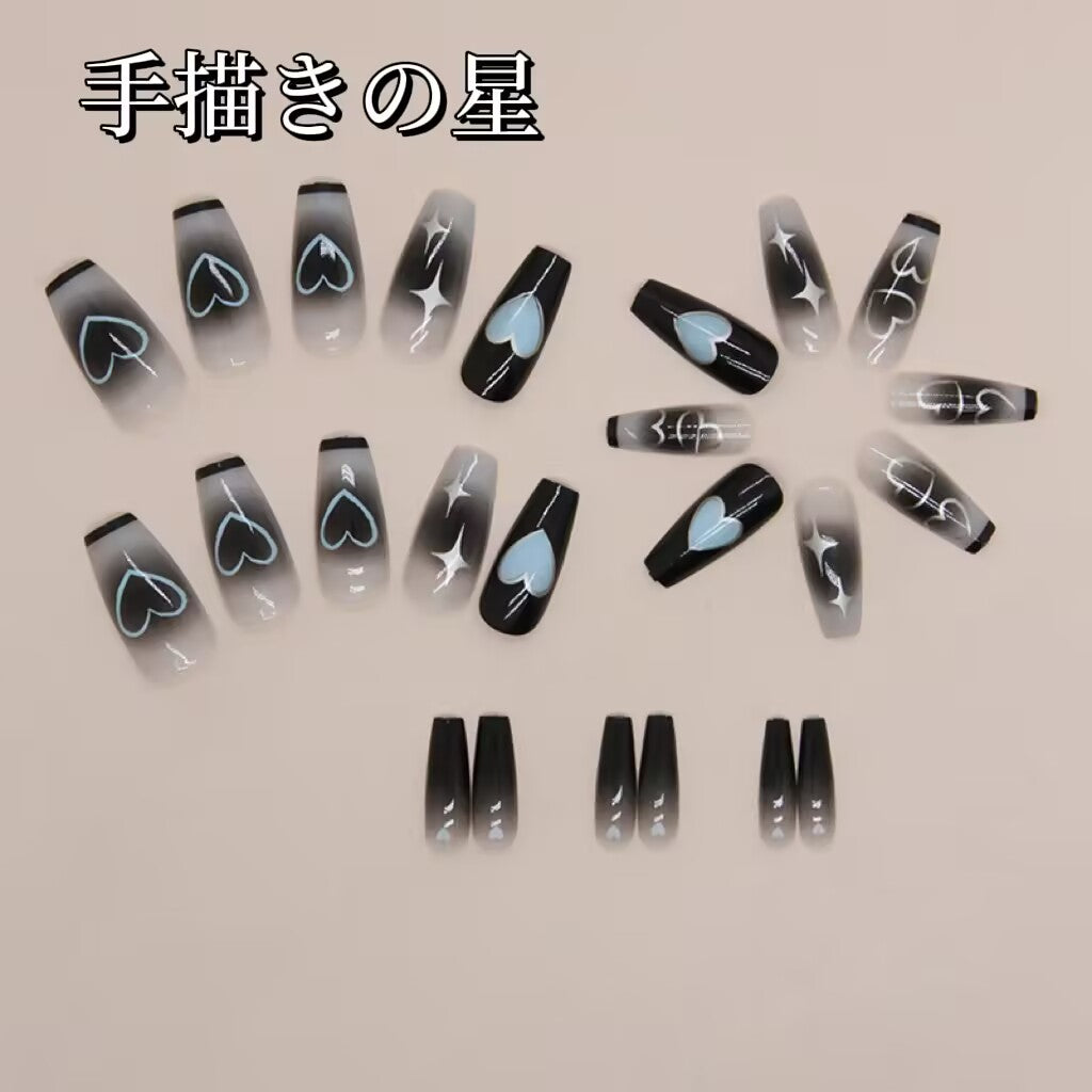 ミディロングバレエチークハートの星を黒でぼかした手描きネイル
