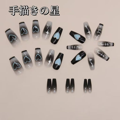 ミディロングバレエチークハートの星を黒でぼかした手描きネイル