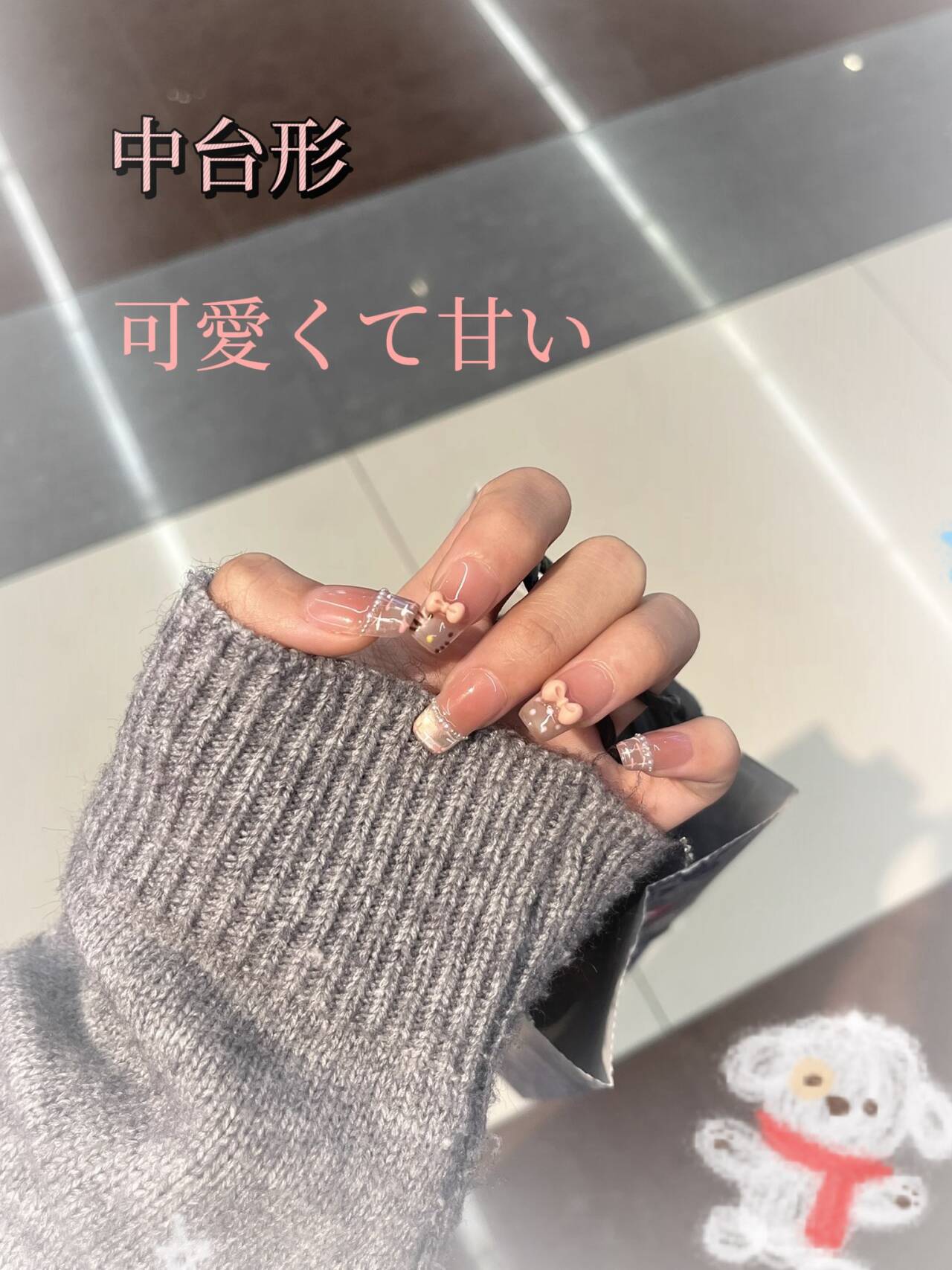 かわいい猫のチークフレンチキャッツアイキティのリボン飾りが台形になってい