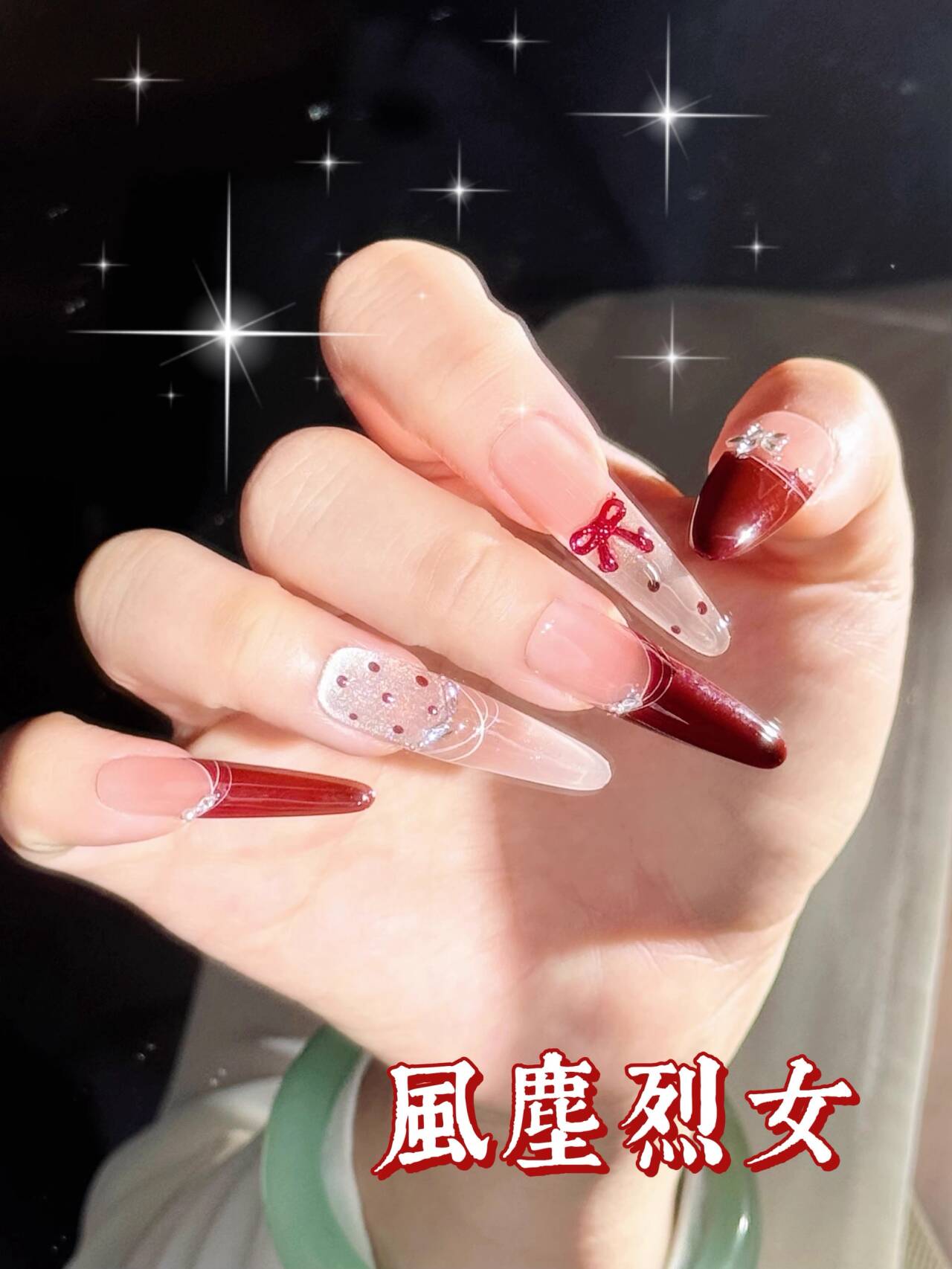 金持ちの令嬢の蝶ネクタイの猫の目の新しいモデルの秋と冬の赤い白を明らかにしますユニークなデザイン細長い甲を身に着けて