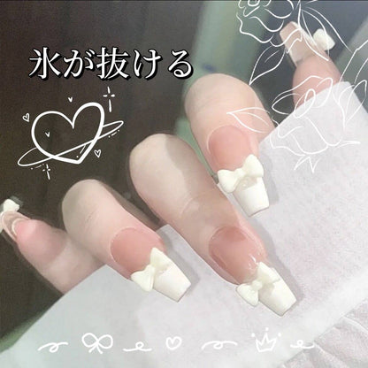 元気の蝶の氷を透かして手を作ります純粋にシンプルにしたい甘い顕白着用甲