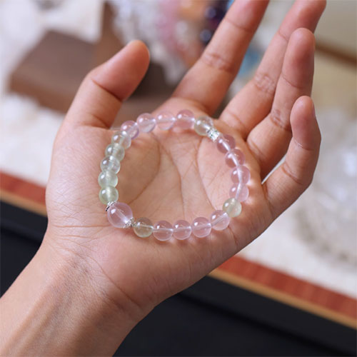 天然ピンククリスタルブレス女性グレープストーンと組み合わせ