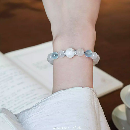 「玉雪」天然藍月光海藍宝水晶手串招き入れ