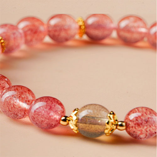 苺の晶の知り合いの猫のネックレスの手串桃の花の天然の粉の水晶の猫の金を招き