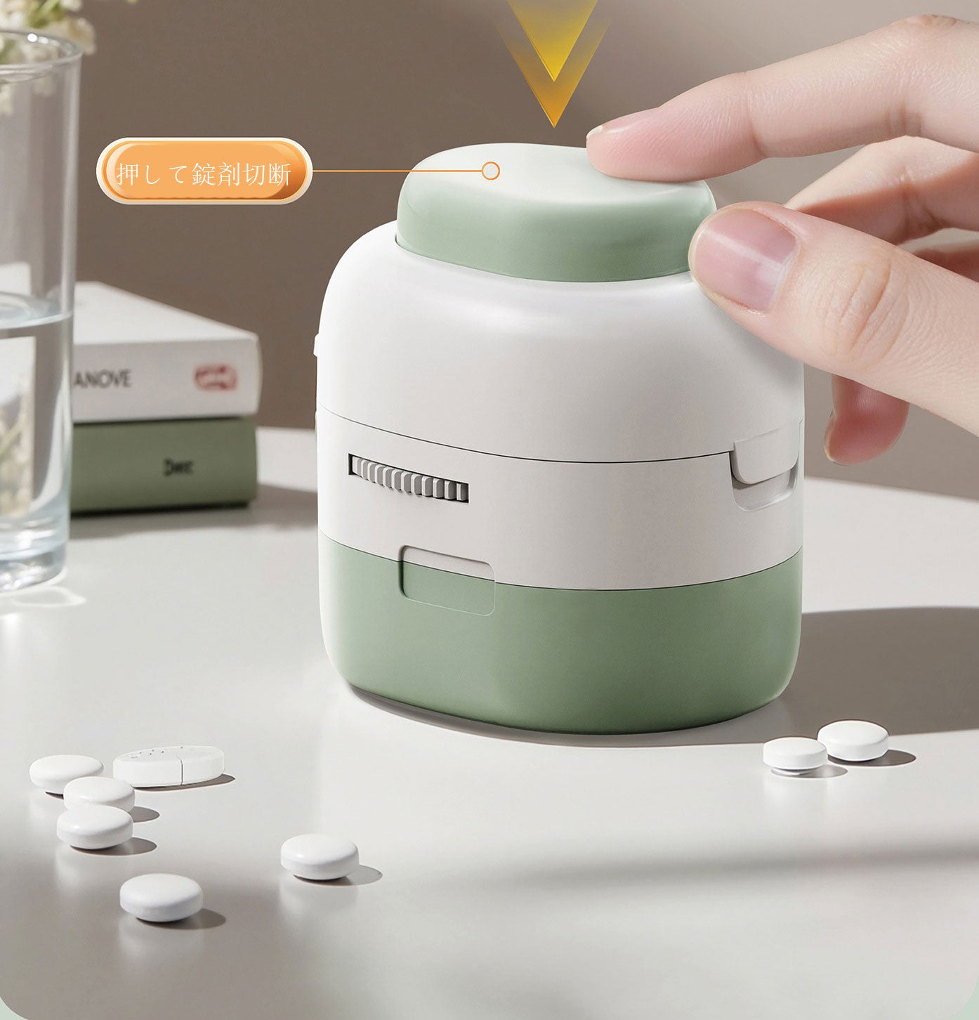 多機能錠剤カッター 1/4・1/2 錠分割対応 錠剤保存付き 錠剤切断ツール 錠剤分割器 ポータブル薬分けケース