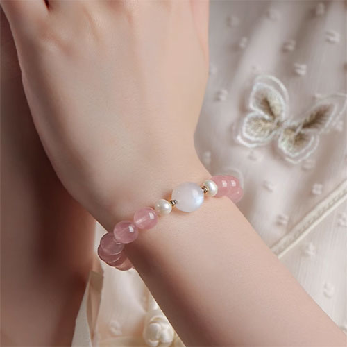 ピンククリスタルの手串高級感が巡り巡ってきますムーンストーン真珠のブレスレット