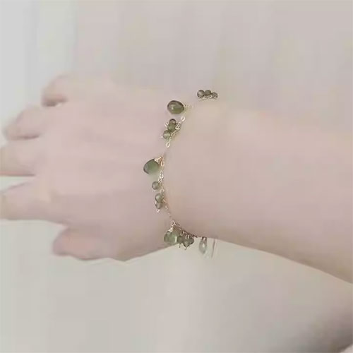 天然のグラデーションの緑の璽の冷たい風14K金の小さい衆の天然の石のブレスレットを包み