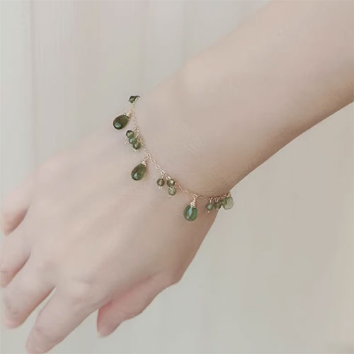 天然のグラデーションの緑の璽の冷たい風14K金の小さい衆の天然の石のブレスレットを包み