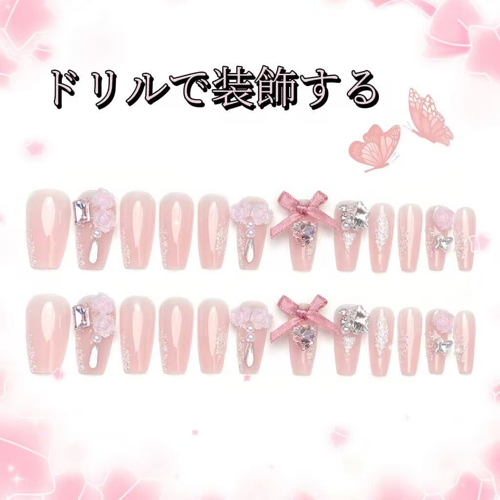 優しい花嫁リボンのローズ砕いたダイヤを、甘く大人のネイルで飾り
