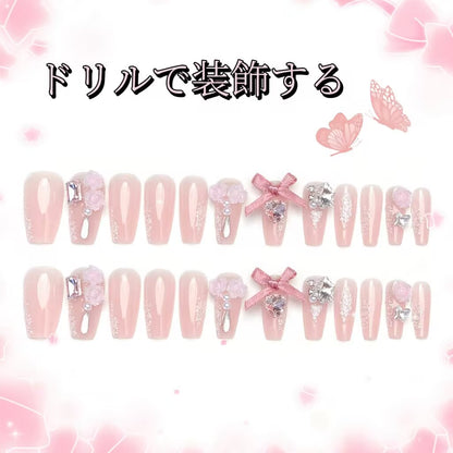 優しい花嫁リボンのローズ砕いたダイヤを、甘く大人のネイルで飾り