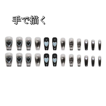 ミディロングバレエチークハートの星を黒でぼかした手描きネイル