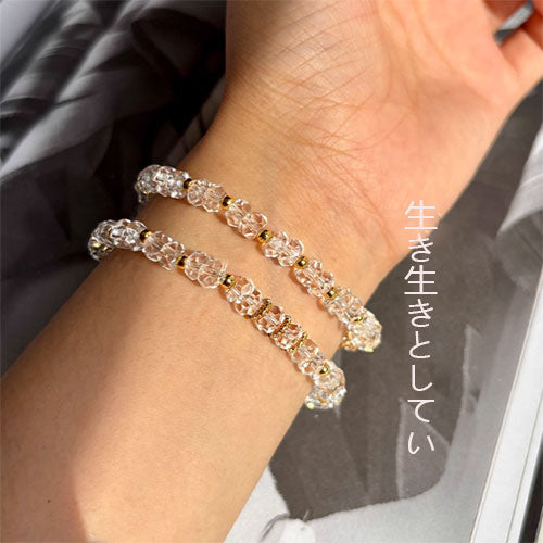 天然の白水晶のビーズの腕輪女性は軽くて豪華で小さい衆の設計の高級感の手串は精緻でシンプル