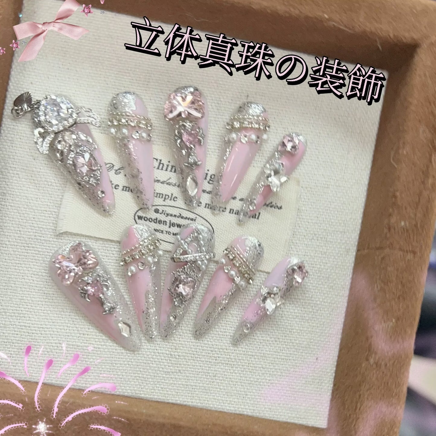 【宮廷少女】重工立体装飾真珠ダイヤモンド装飾手手描きの軽い奢ジルコン精緻な独特の細長い甲を着けます