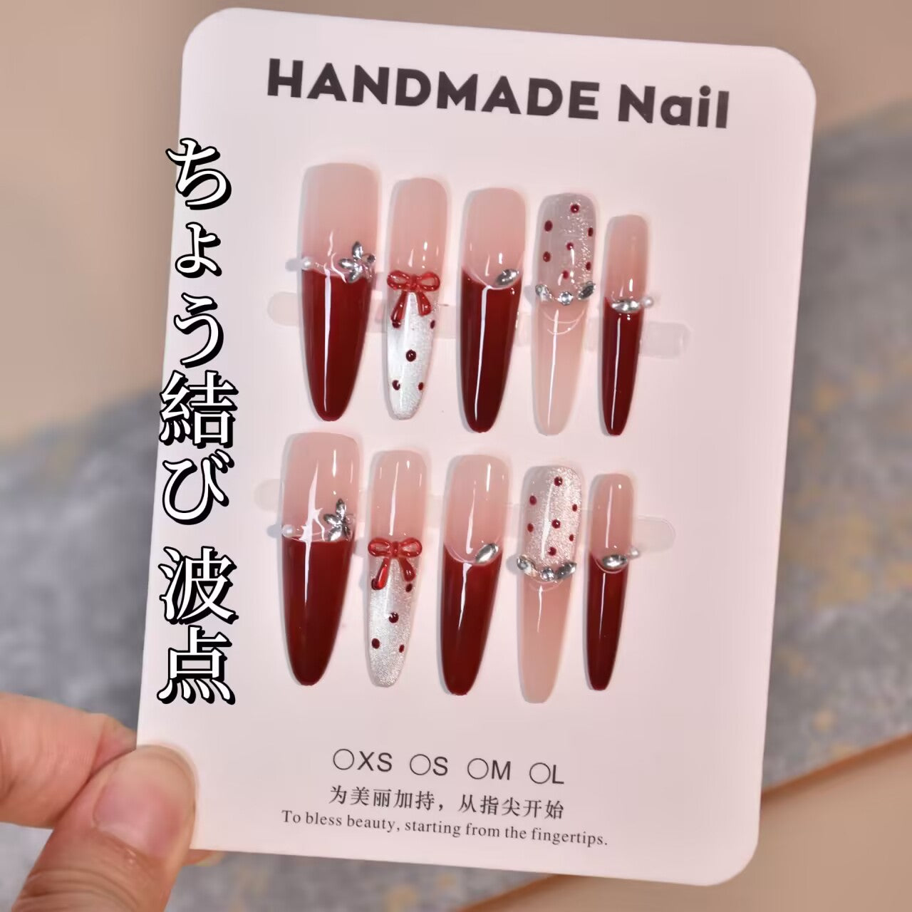 金持ちの令嬢の蝶ネクタイの猫の目の新しいモデルの秋と冬の赤い白を明らかにしますユニークなデザイン細長い甲を身に着けて