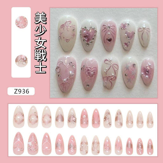 美少女手描きリボン砕いたダイヤが甘くてかわいい水滴形のネイルを飾り