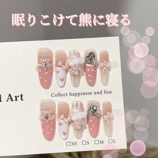 純手制の深い眠り小熊のリボンダイヤモンド装飾の手描きの波点甘くてかわいいユニークな目新しいピンクの楕円を身に着け