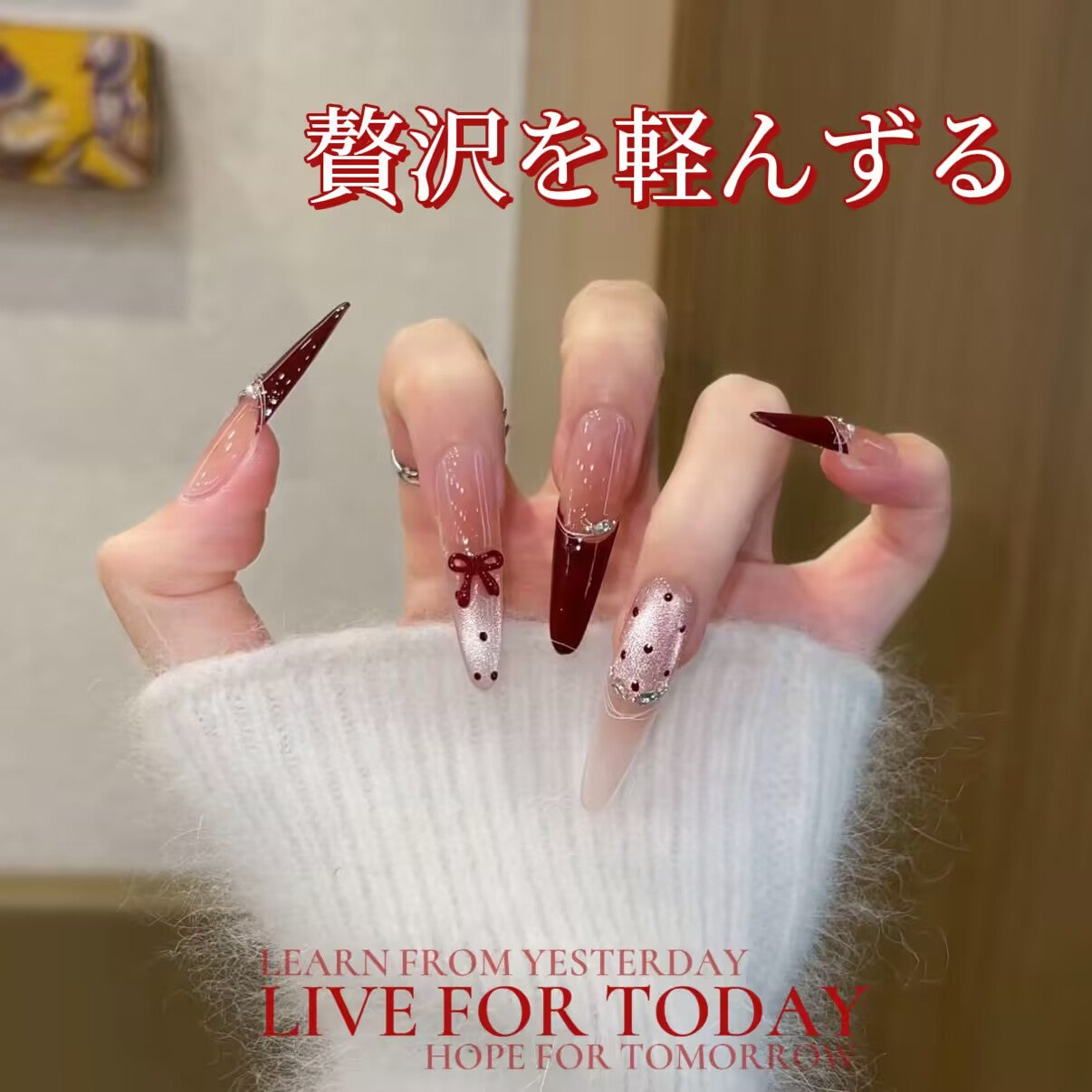 金持ちの令嬢の蝶ネクタイの猫の目の新しいモデルの秋と冬の赤い白を明らかにしますユニークなデザイン細長い甲を身に着けて