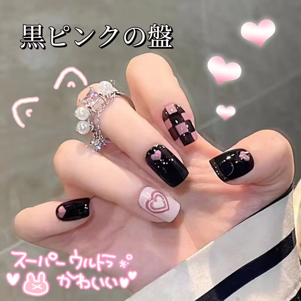 黒とピンクの碁盤のような愛のインパクトギャルは甘くてクールな雰囲気があり