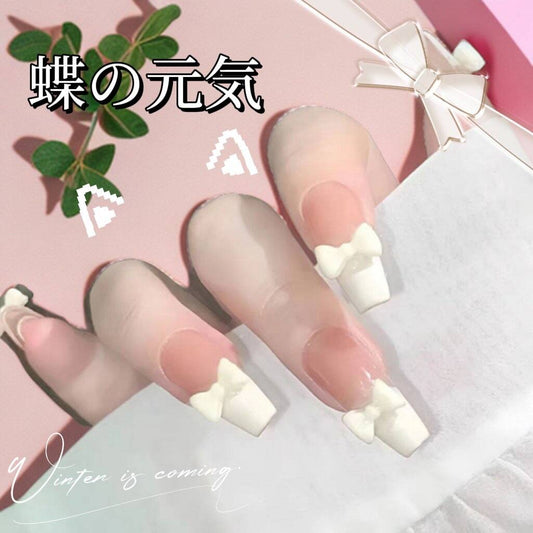 元気の蝶の氷を透かして手を作ります純粋にシンプルにしたい甘い顕白着用甲